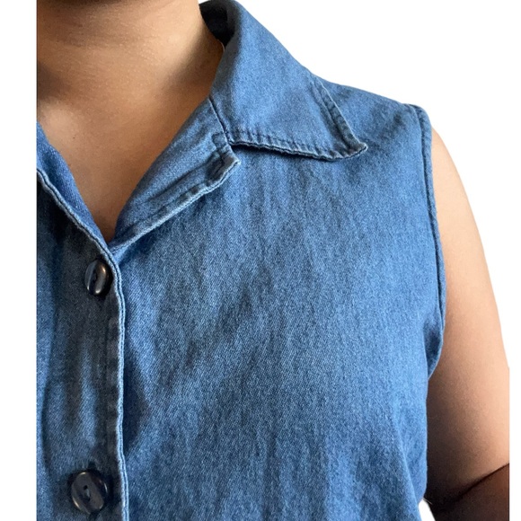 Embroidered button up! - Picture 4 of 4